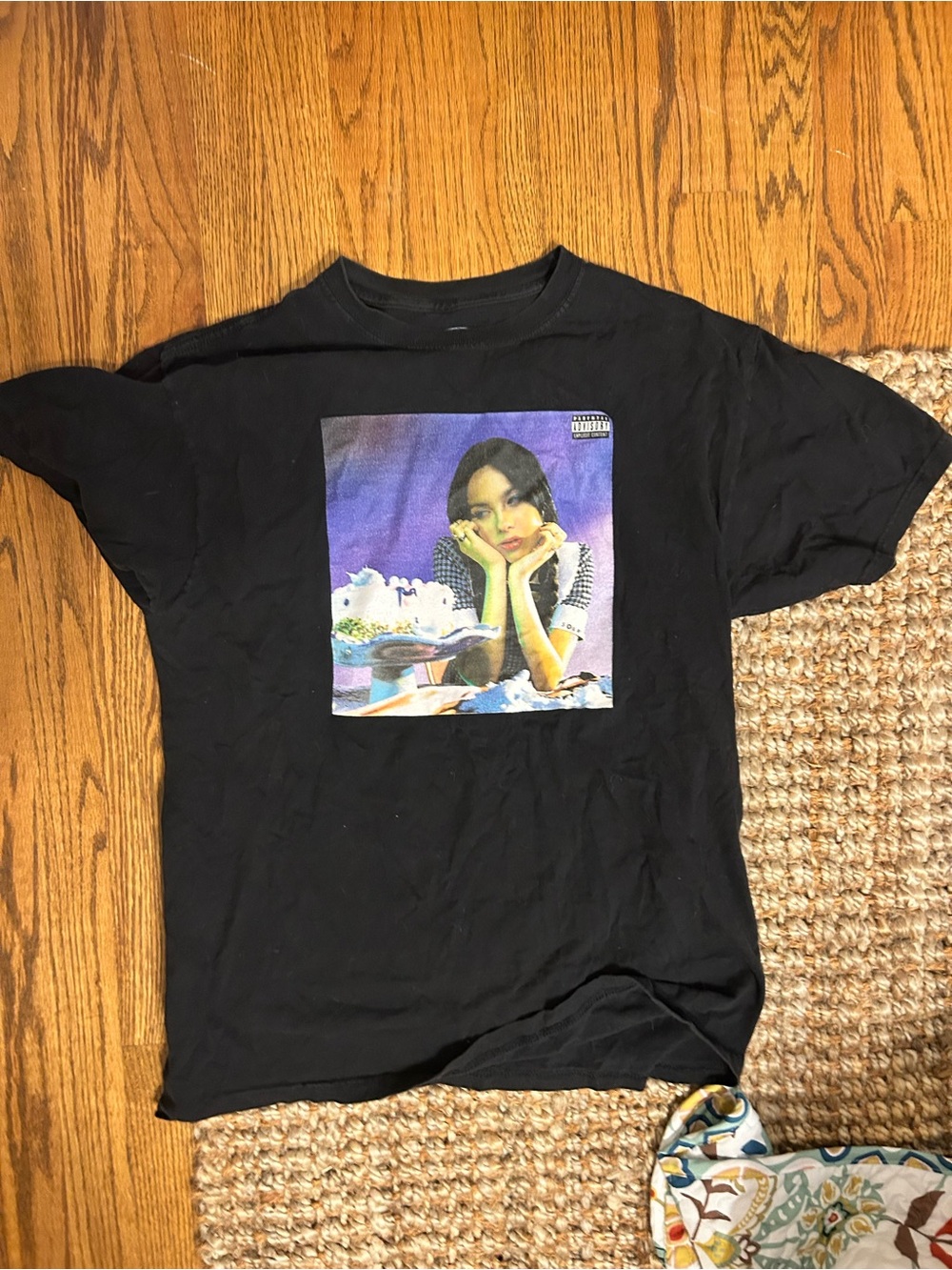 Black Graphic Short Sleeve Tee - Women's